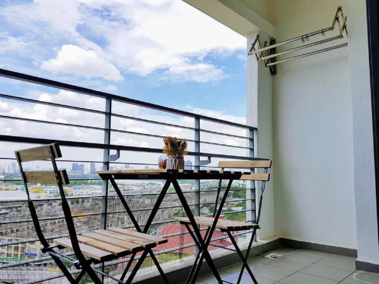 Puchong 8-12 Pax 5Min Lrt Cozy Apartment Ioi Mall Exterior photo