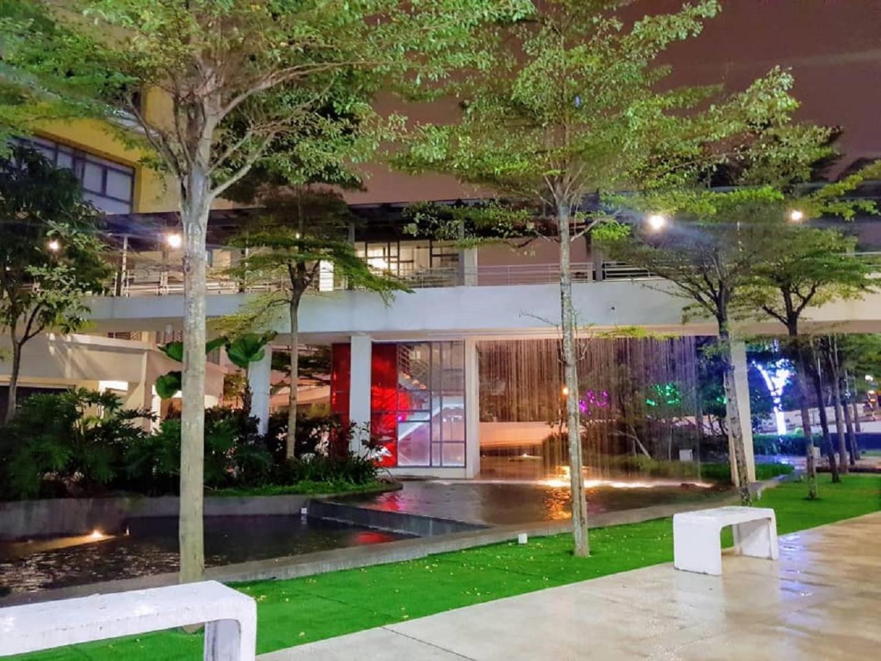 Puchong 8-12 Pax 5Min Lrt Cozy Apartment Ioi Mall Exterior photo
